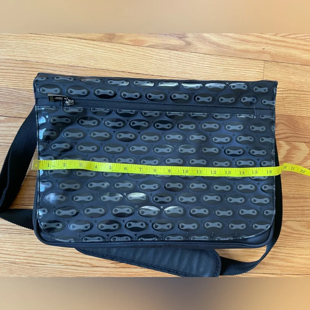 iSkin Black Ninja Laptop Computer Messenger Bag NWOT Quilted Inner Cover